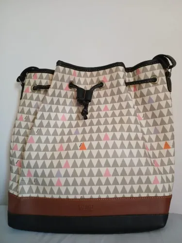 Bolsa em material estampado