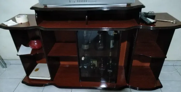 Rack de madeira mogno 