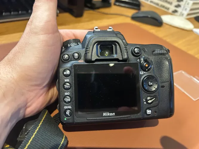 Câmera DSLR Nikon D7000