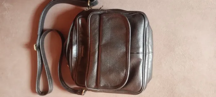 Bolsa de Ombro e mão lê Voyage Clássica em Couro legítimo Preta