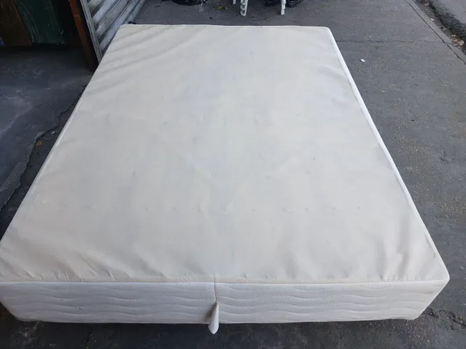 Base Box semi nova casal R$250 entrego