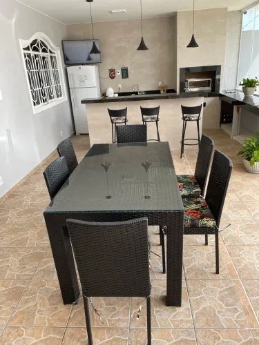 Mesa de jantar com 6 cadeiras 