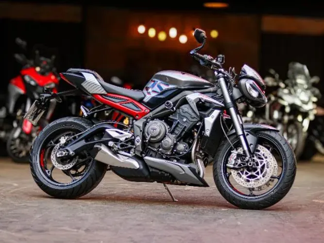 TRIUMPH STREET TRIPLE 765 RS 750 cc 