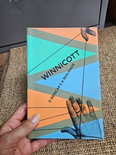 Livro O Brincar e a Realidade