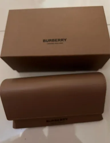 Caixa de óculos Burberry 