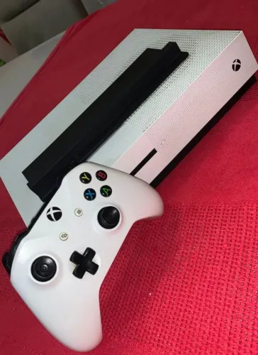 Xbox One S - Console Branco com Controle 1tb livre 