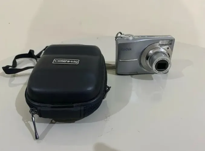 Câmera Digital Kodak com Case - Com defeito! - Leia o anúncio com atenção!