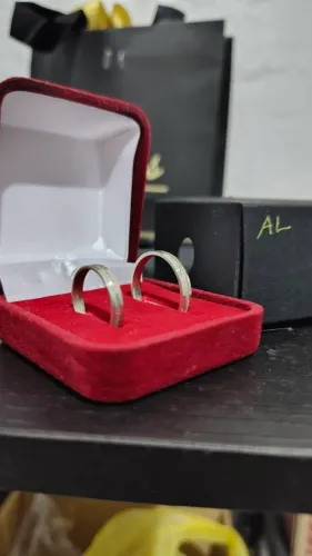 Par de alianças em prata