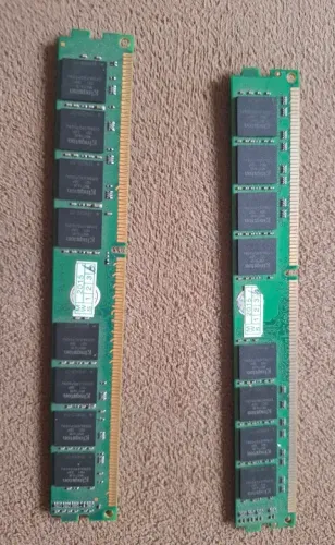 2x Memórias RAM Kingston 2GB DDR2