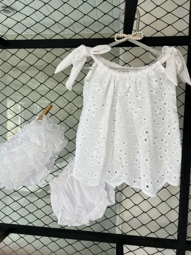 Conjunto Infantil Branco Floral cores