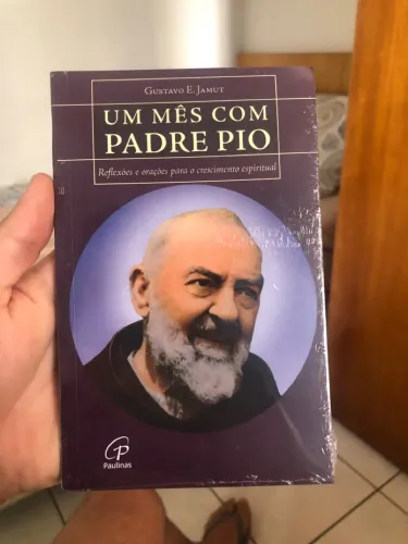 Um mês com Padre Pio - Gustavo E. Jamut