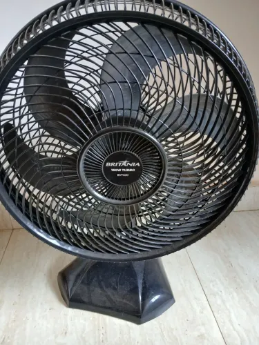 Ventilador seminovo da Britânia.