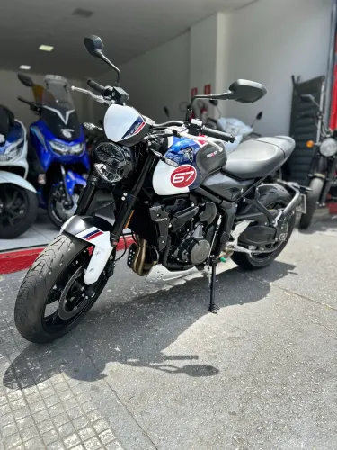 Triumph Trident 660 Tribute Ano 2025