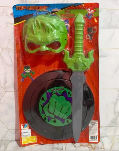 Máscara e escudo do hulk