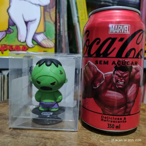 Miniatura Miniso Hulk Marvel + latinha promo da coca.