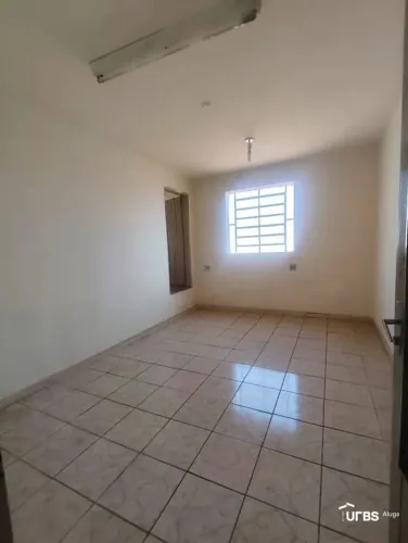 Sala comercial com 8 salas na Av Dom Emanuel