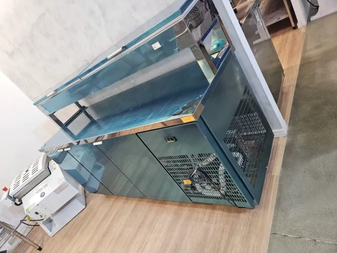 balcão refrigerado de inox com condimentador 