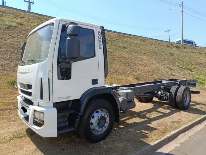 Iveco Tector 170e22 ano 2015 toco