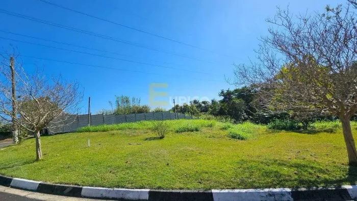 Terreno a venda com 548m2 - Condomínio Terras de São Francisco - Vinhedo/SP
