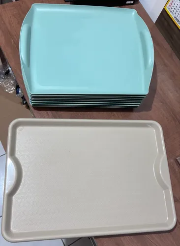 Bandejas Plásticas Reforçadas - Excelente Estado - Kit com 14 Unidades