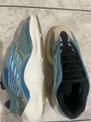 Adidas Yeezy 700 V3