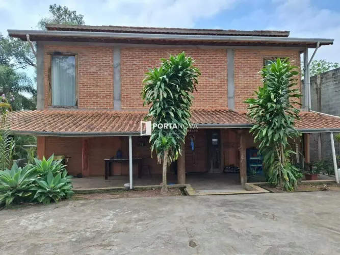 Casa à venda, 3 quartos, 2 suítes, 5 vagas, Chácaras Lidia - Embu das Artes/SP