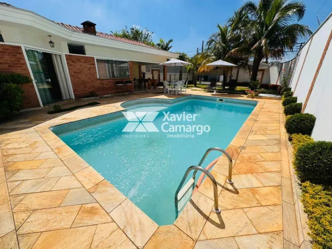 Chácara à venda com espaço gourmet e piscina no Jardim São Paulo