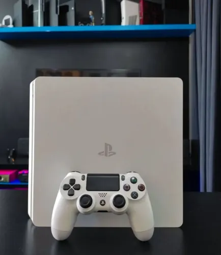 PS4 slim impecável na cor branca lindo