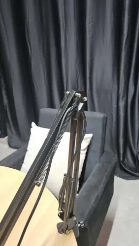 Suporte de mesa para microfone.