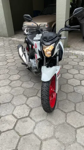CB Twister 250 conservada