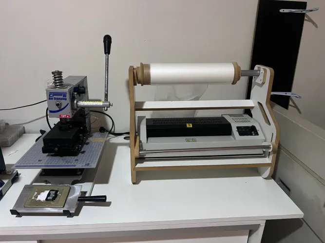 Plastificadora com suporte