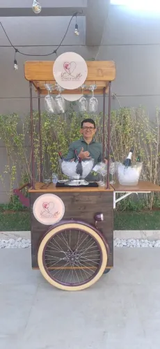 Carinho para vinho e outras bebidas