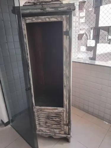 Cristaleira rústica  para doação 