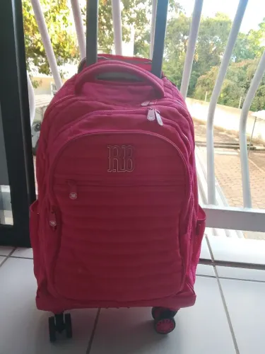 Mochila Rebecca bonbon 360 graus seminova