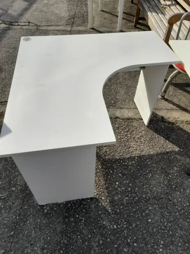 Mesa de canto em L - em ótimo estado