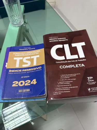 CLT Renato Saraiva é Livro de Súmulas Alexandre Teixeira