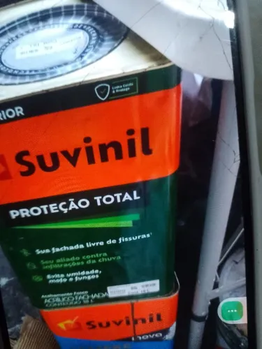 Lata de tinta Suvinil emborrachada são 2 latas nova