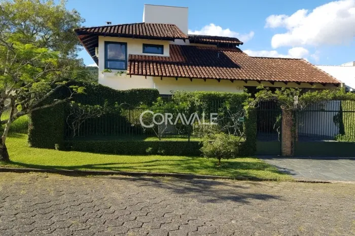 Casa com 3 quartos à venda em condomínio fechado no bairro Vorstadt em Blumenau/SC.