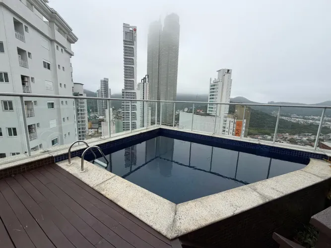 Cobertura Vista Mar com Terraço e Piscina Aluguel Anual em Balneário Camboriú
