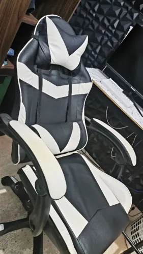 ? Cadeira Gamer Ergonômica Preto e Branco (com Apoio de Pés)
