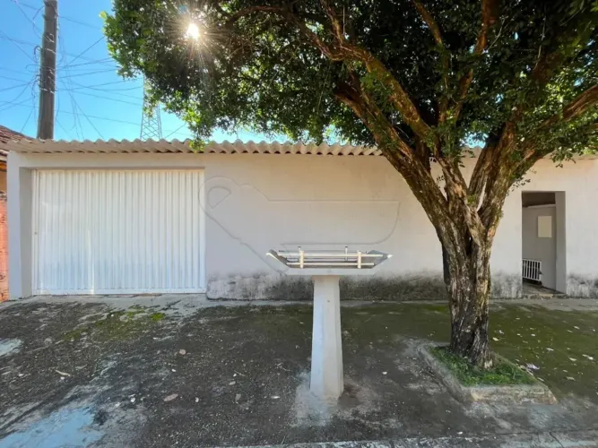 Casa residencial com 02 quartos e Edícula no Jardim Vanessa.