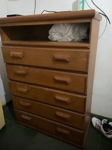 Vendo cômoda madeira maciça