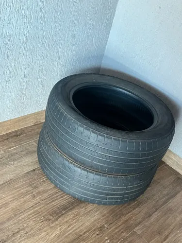Vendo pneu 225/60R18