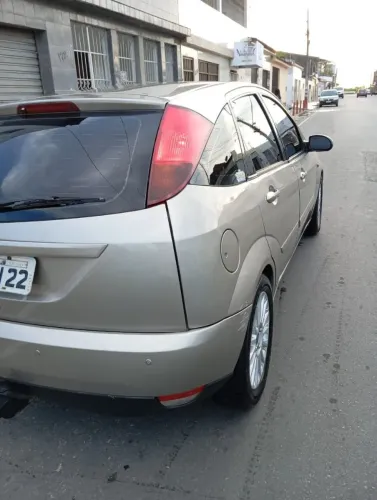 Ford Focus 1.8 16V 5P 2003