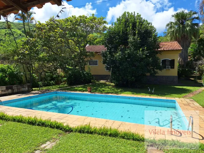 Casa estilo mini sitio com 1894,00 m2 piscina, casa sede, anexo de hospedes, área gourmet,