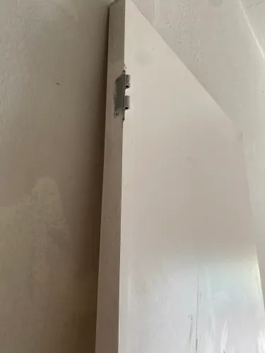 Porta para banheiro com ventilação.