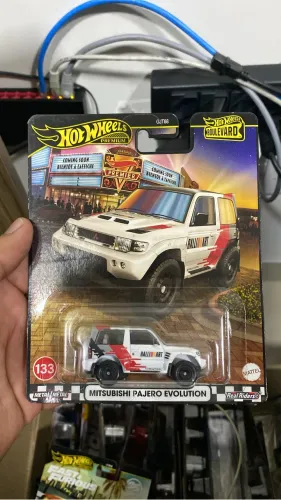 Hotwheels Pajero 1/64 premium blister aberto