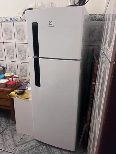 Geladeira Electrolux Frost Free 320L , 110V