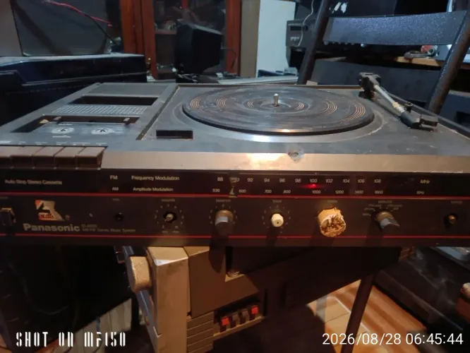 Vendo rádio Panasonic 3 x 1 o rádio i o toca fitas funcionando som antigo