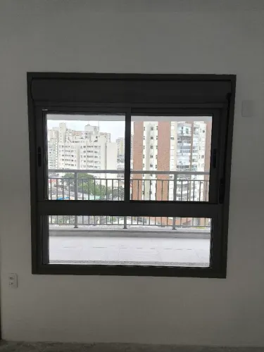Janela com persiana integrada linha golden A - 1,54 / L - 1,52m